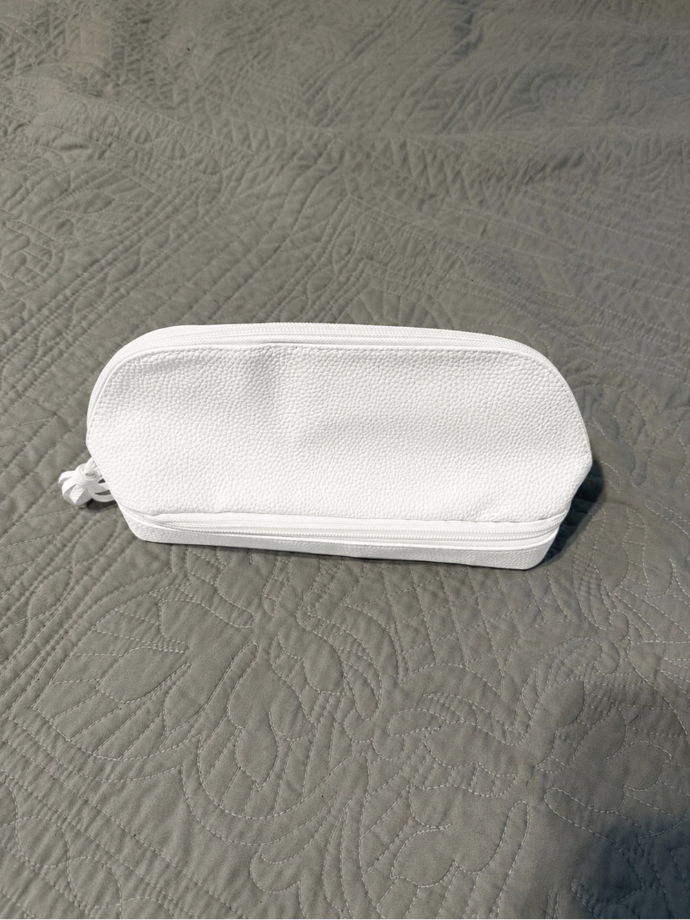 Women’s White Pebbled Leather Travel Cosmetic/Jewelry Pouch